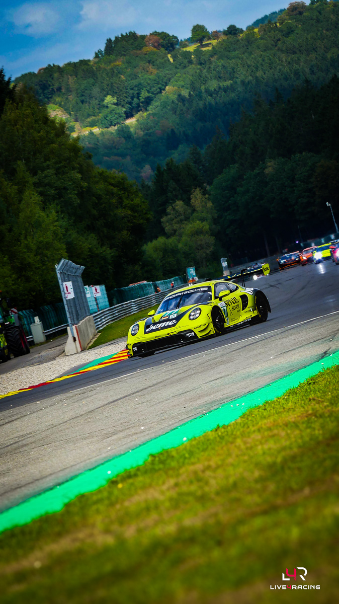 Martin Berry, Alessio Picariello et Huub Van Eijndhoven au volant d’une Porsche 911 GT3 R LMGT3 lors de l’épreuve 4 hours of Spa Francorchamps 2026.
