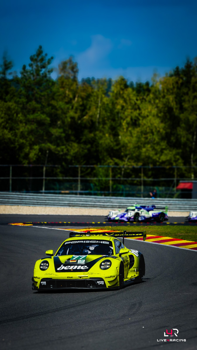 Martin Berry, Alessio Picariello et Huub Van Eijndhoven au volant d’une Porsche 911 GT3 R LMGT3 lors de l’épreuve 4 hours of Spa Francorchamps 2026.
