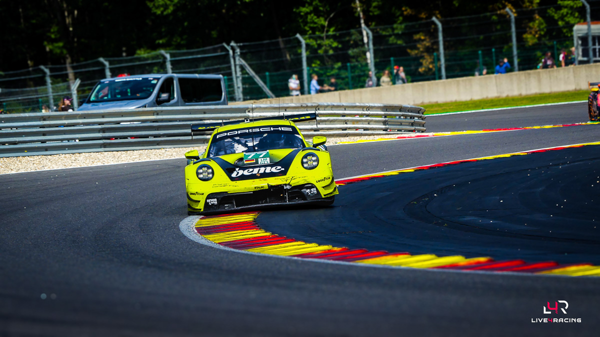 Martin Berry, Alessio Picariello et Huub Van Eijndhoven au volant d’une Porsche 911 GT3 R LMGT3 lors de l’épreuve 4 hours of Spa Francorchamps 2026.