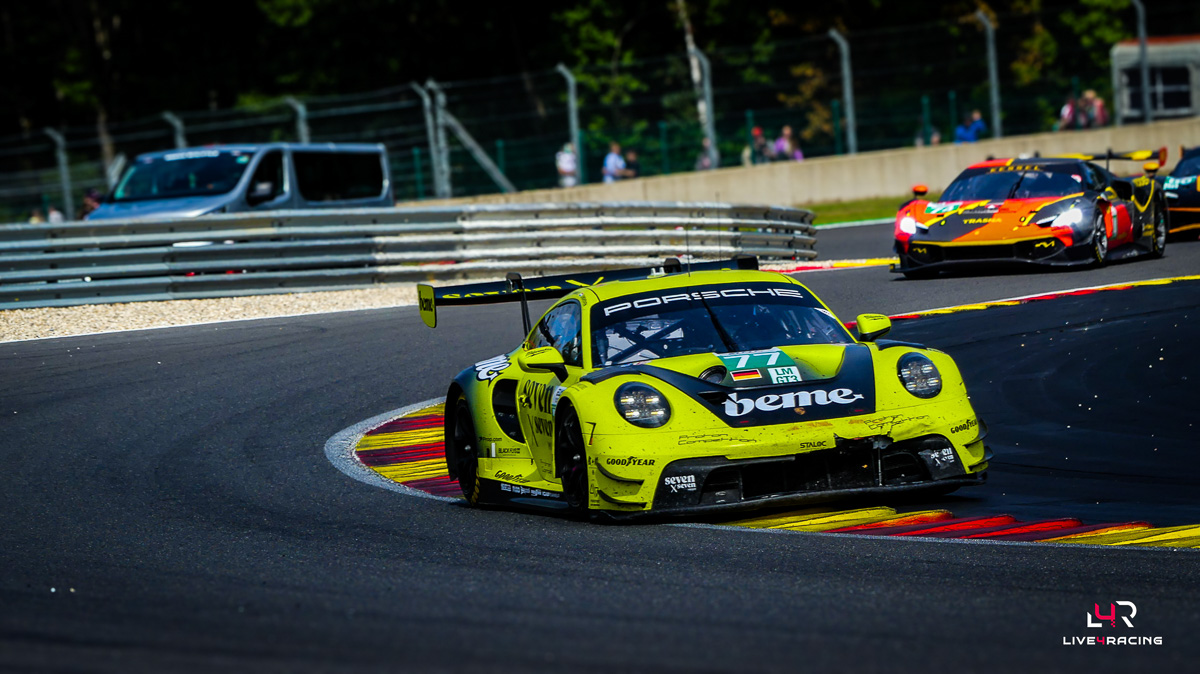 Martin Berry, Alessio Picariello et Huub Van Eijndhoven au volant d’une Porsche 911 GT3 R LMGT3 lors de l’épreuve 4 hours of Spa Francorchamps 2026.