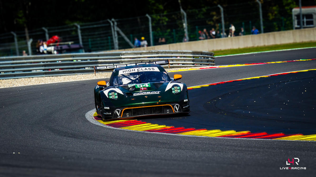 Klaus Bachler, Anders Fjordbach et Max Moritz au volant d’une Porsche 911 GT3 R LMGT3 lors de l’épreuve 4 hours of Spa Francorchamps 2026.
