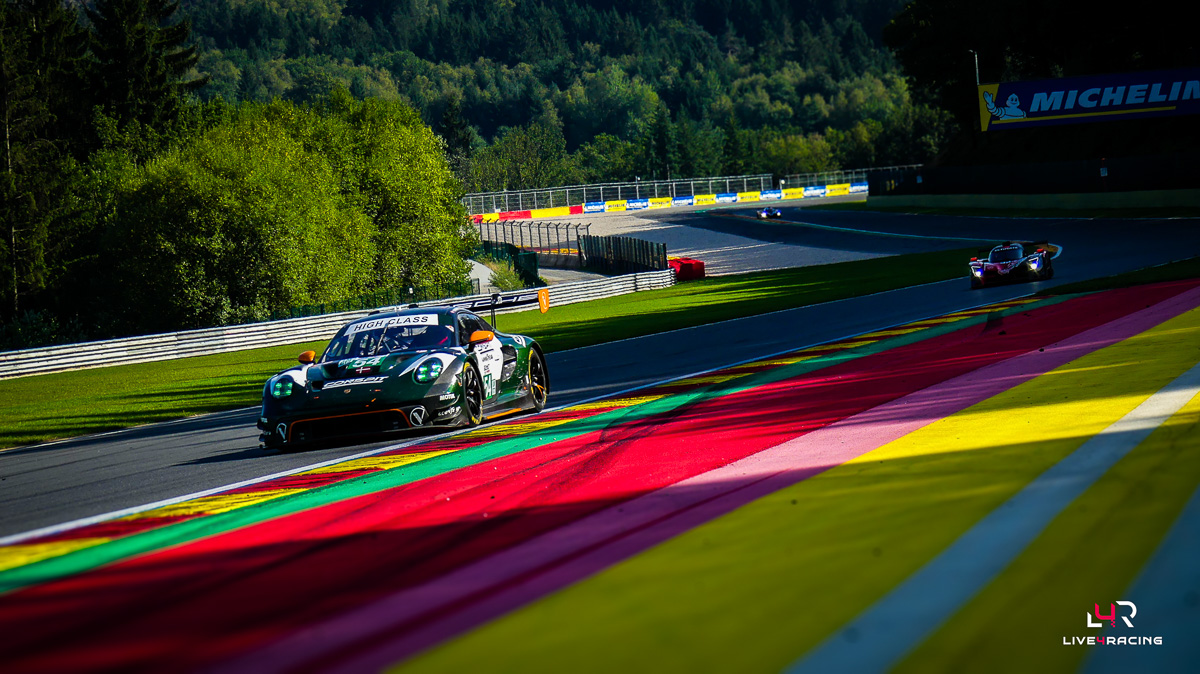 Klaus Bachler, Anders Fjordbach et Max Moritz au volant d’une Porsche 911 GT3 R LMGT3 lors de l’épreuve 4 hours of Spa Francorchamps 2026.