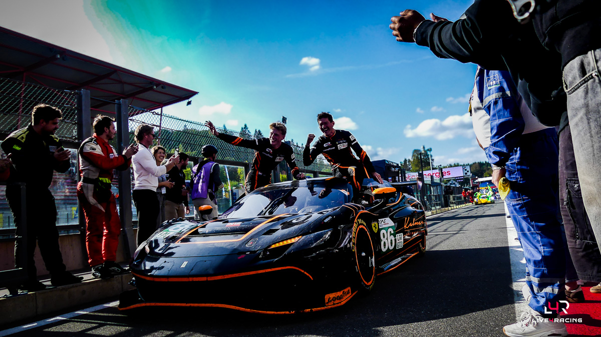 Lorcan Hanafin, Mex Jansen et Michael Wainwright au volant d’une Ferrari 296 LMGT3 Evo lors de l’épreuve 4 hours of Spa Francorchamps 2026.