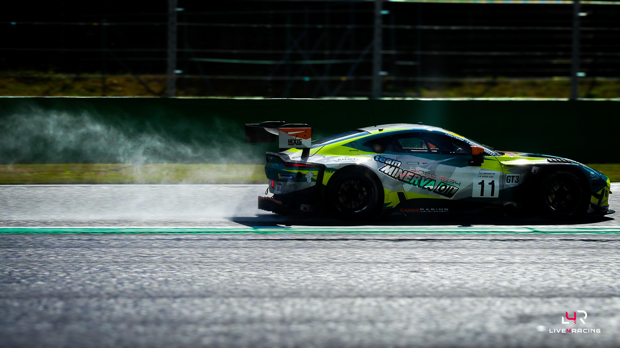 Viny Beltramelli et Pascal Huteau au volant d’une Aston Martin Vantage AMR GT3 Evo lors de l’épreuve 4 hours of Spa Francorchamps 2026.