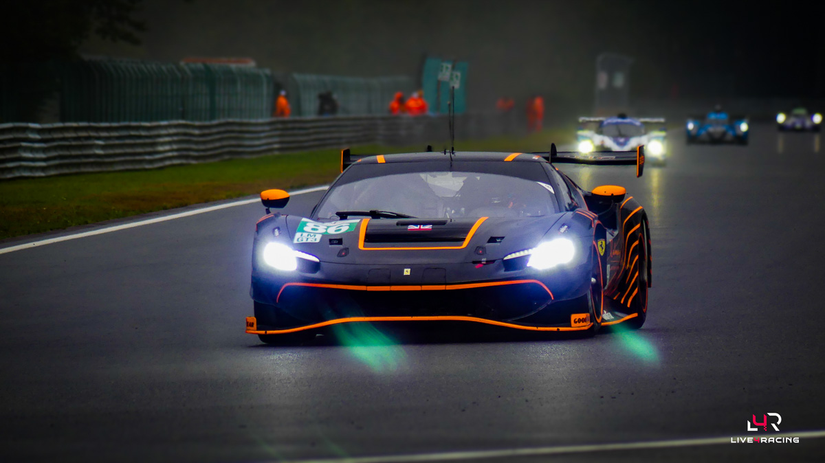 Lorcan Hanafin, Mex Jansen et Michael Wainwright au volant d’une Ferrari 296 LMGT3 Evo lors de l’épreuve 4 hours of Spa Francorchamps 2026.